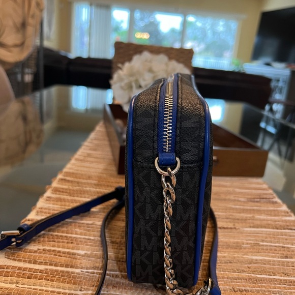 NWOT Michael Kors, Black Logo, Jet Set Camera Shoulder Bag - Picture 4 of 16